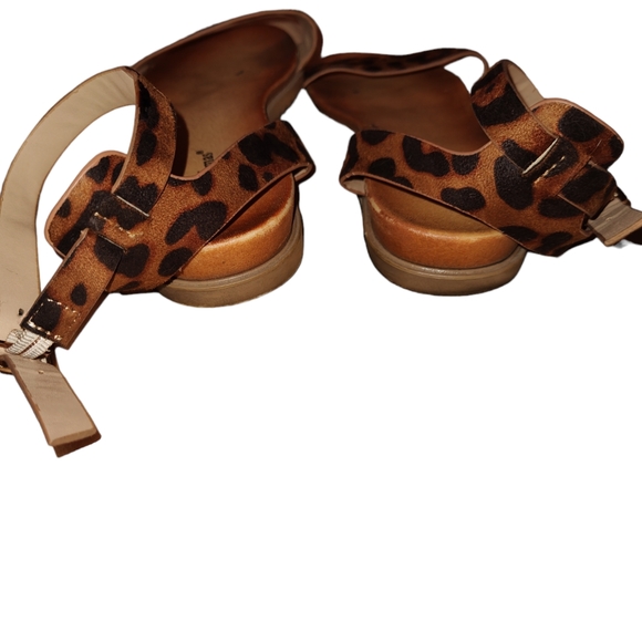 Pierre Dumas Women's Animal Print Ankle Strap Flat Sandals Size 8 - Picture 5 of 6